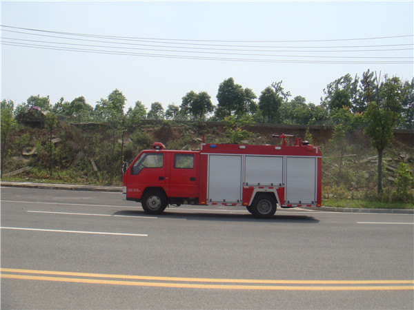 庆铃3.5吨水罐消防车