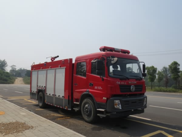 东风泡沫消防车（6吨)