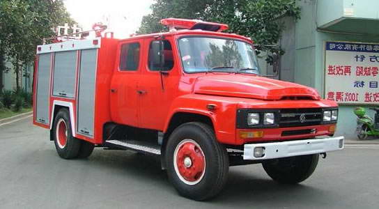 东风尖头140水罐∕泡沫消防车(3.5吨）
