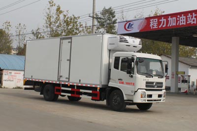 东风天锦9.3吨冷藏车（厢长7.4米）