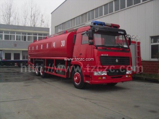 斯太尔多功能消防车（25-30吨）